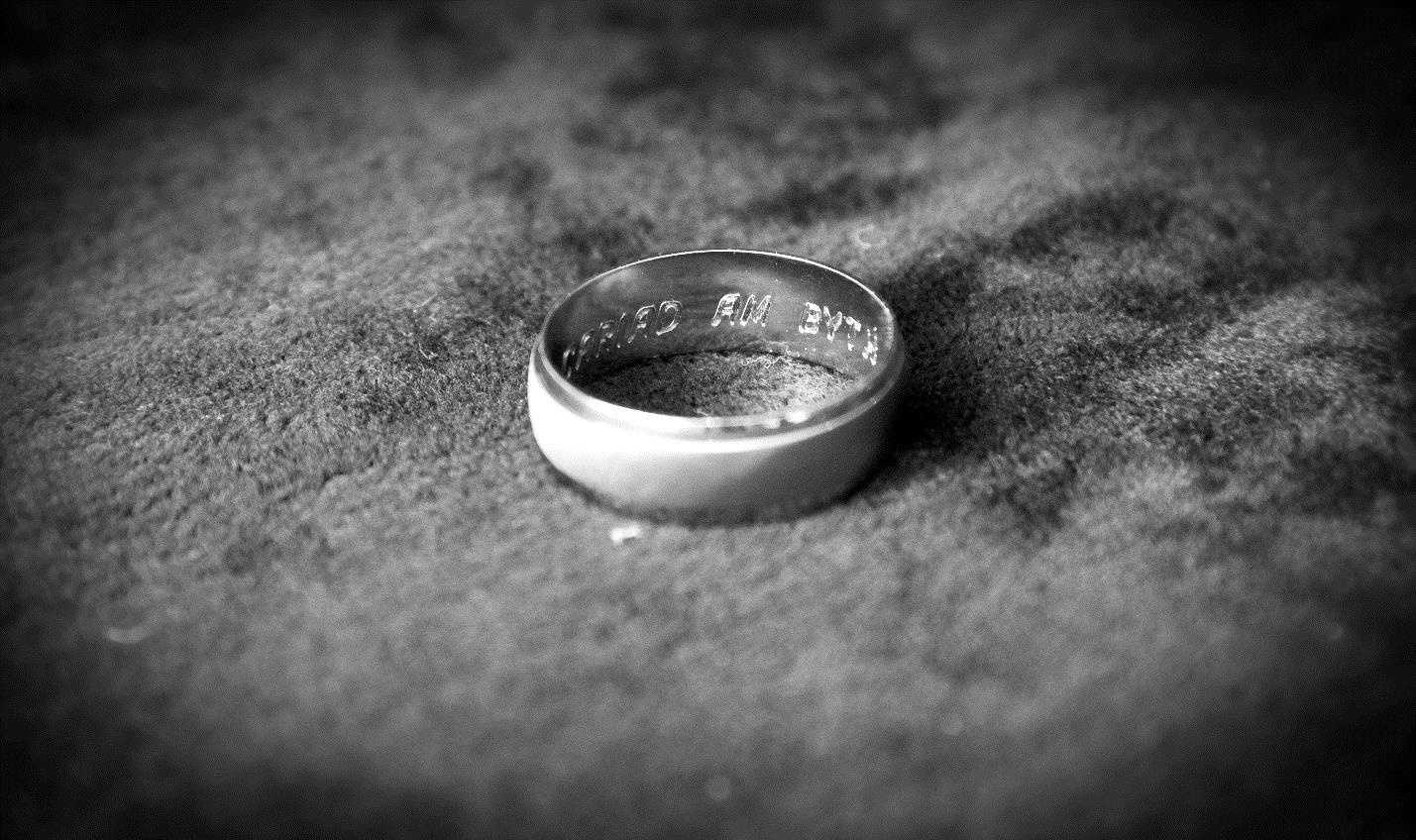 engraved wedding ring