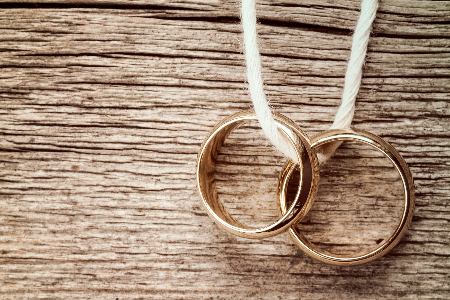 wedding rings on rope